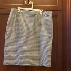 Talbots 18W B&W Checkered Skirt 20.5”W x 24.5”L - EUC Fully Lined